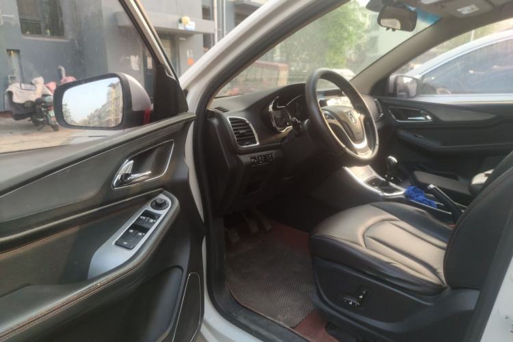 Used Baojun 560 2016 1.5T Manual Luxury Model Driver Seat