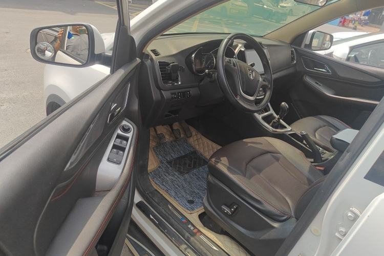 Used Baojun 560 2016 1.5T Manual Luxury Model Driver Seat