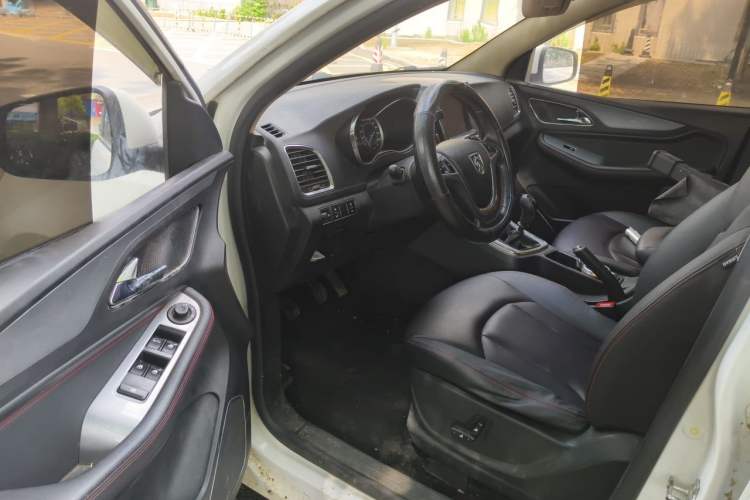 Used Baojun 560 2016 1.5T Manual Luxury Model Driver Seat