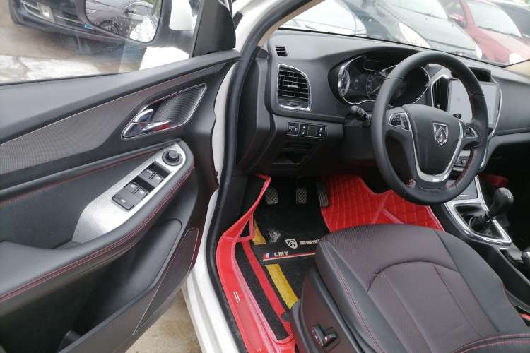 Used Baojun 560 2016 1.5T Manual Luxury Model Driver Seat