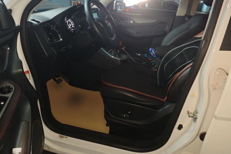 Used Baojun 560 2016 1.8L iAMT Luxury Model Driver Seat