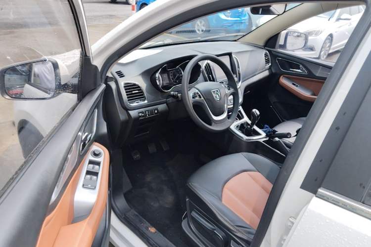 Used Baojun 560 2016 1.5T Manual Elite Edition Driver Seat