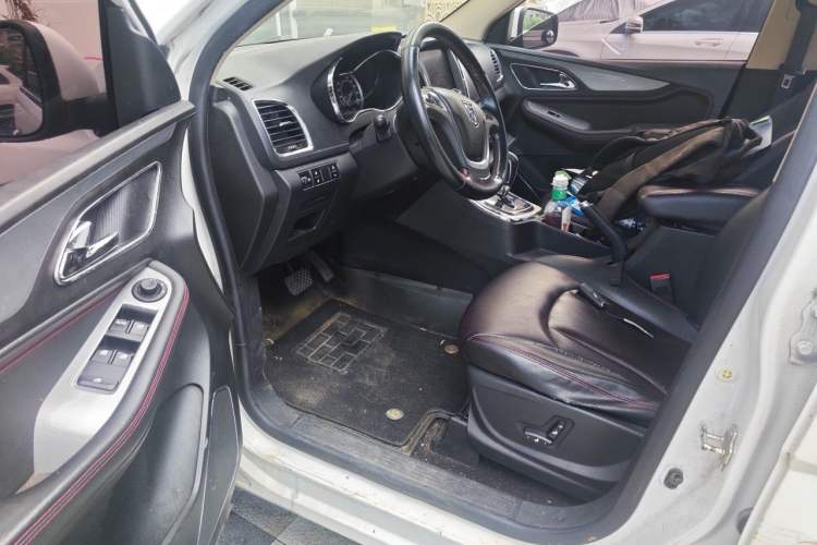 Used Baojun 560 2016 1.8L iAMT Luxury Model Driver Seat