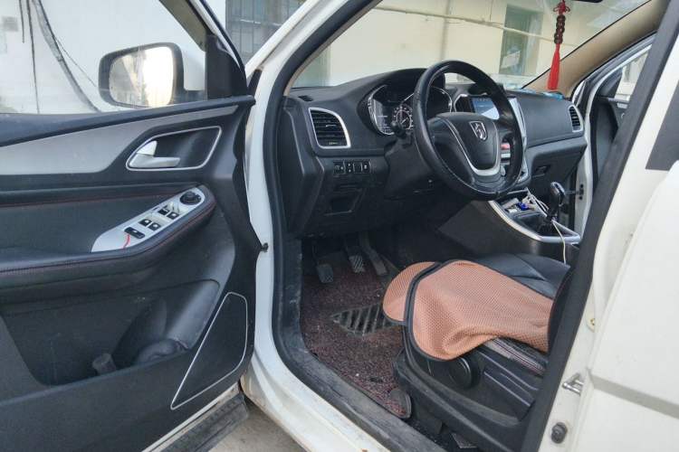 Used Baojun 560 2016 1.5T Manual Comfort Edition Driver Seat