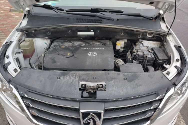 Used Baojun 560 2016 1.8L iAMT Luxury Model Engine Bay
