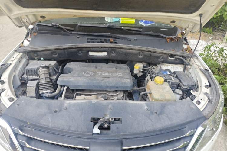 Used Baojun 560 2016 1.5T Manual Luxury Model Engine Bay
