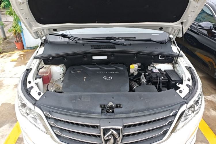 Used Baojun 560 2016 1.8L iAMT Luxury Model Engine Bay