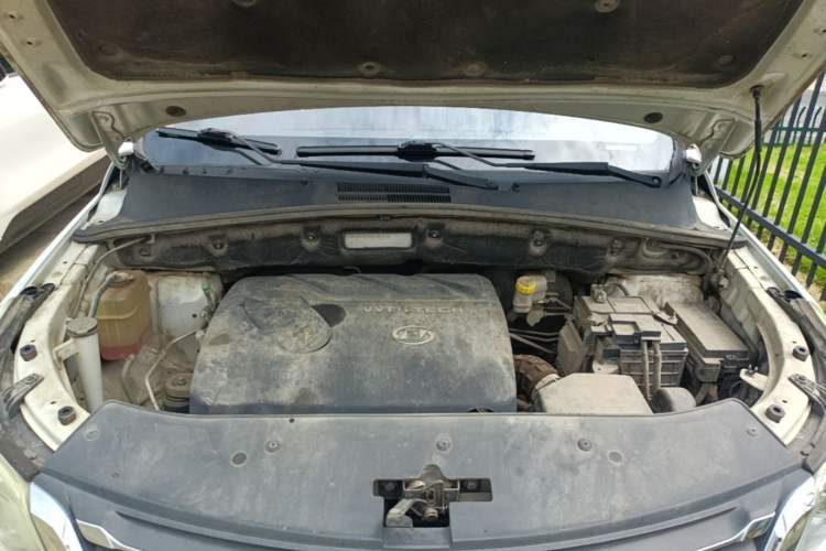Used Baojun 560 2016 1.8L iAMT Luxury Model Engine Bay