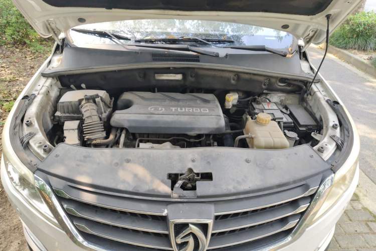 Used Baojun 560 2016 1.5T Manual Luxury Model Engine Bay