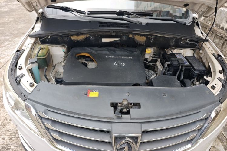 Used Baojun 560 2016 1.8L iAMT Luxury Model Engine Bay