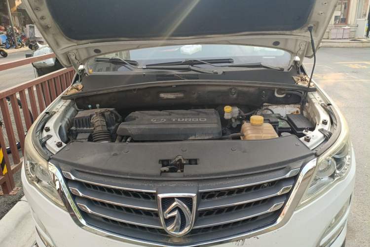 Used Baojun 560 2016 1.5T Manual Elite Edition Engine Bay