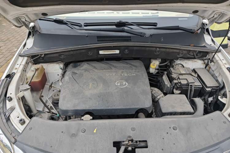 Used Baojun 560 2016 1.8L Manual Luxury Edition Engine Bay