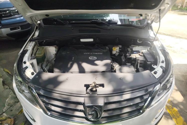 Used Baojun 560 2016 1.8L iAMT Luxury Model Engine Bay