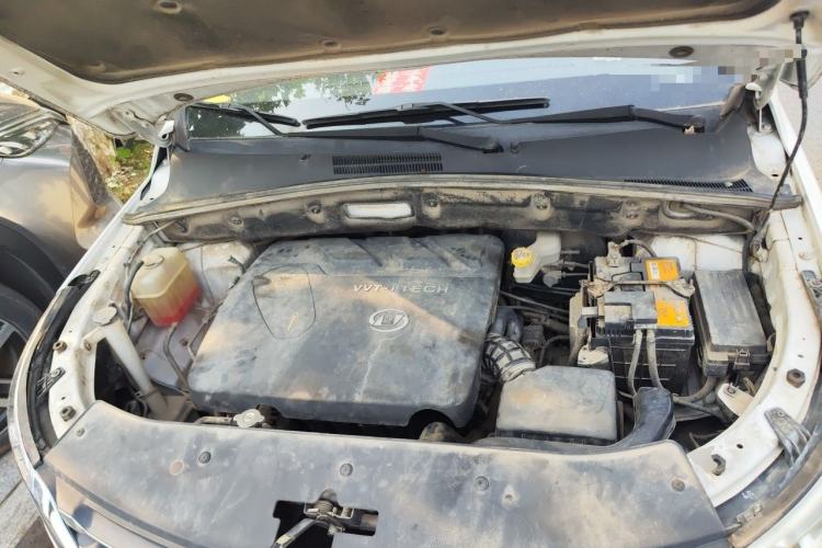 Used Baojun 560 2016 1.8L iAMT Elite Edition Engine Bay