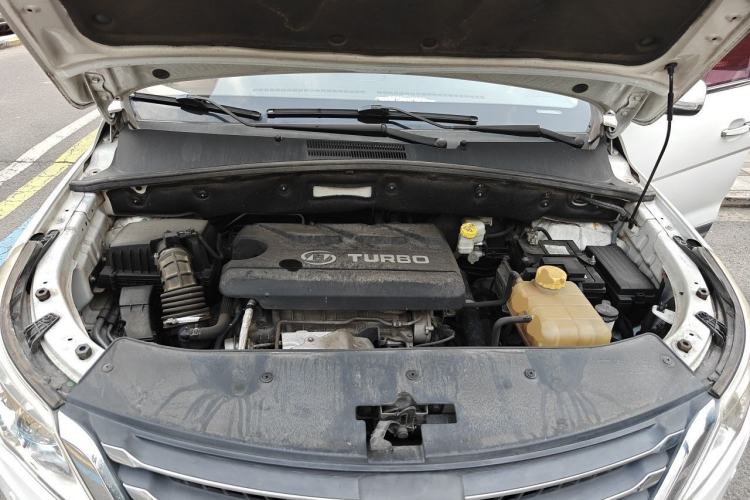 Used Baojun 560 2016 1.5T Manual Luxury Model Engine Bay