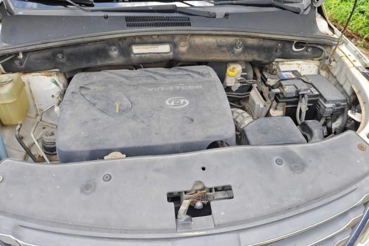 Used Baojun 560 2016 1.8L iAMT Luxury Model Engine Bay