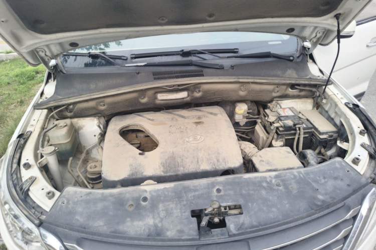 Used Baojun 560 2016 1.8L iAMT Luxury Model Engine Bay