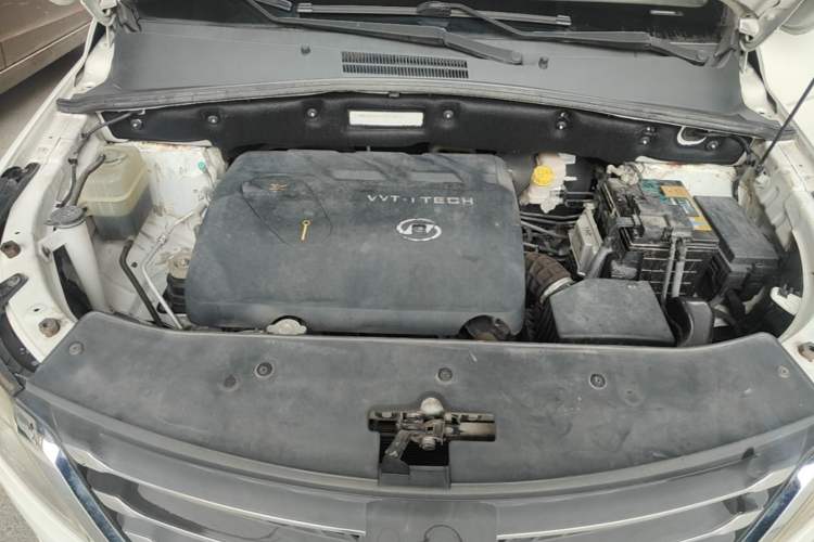 Used Baojun 560 2016 1.8L iAMT Luxury Model Engine Bay