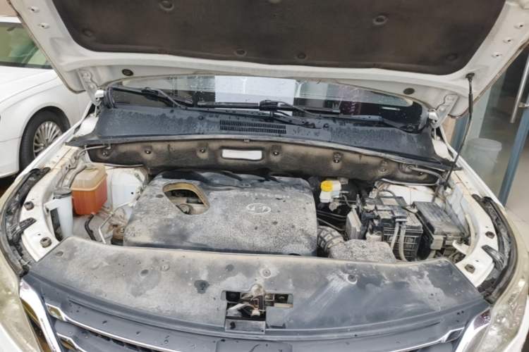 Used Baojun 560 2016 1.8L iAMT Elite Edition Engine Bay