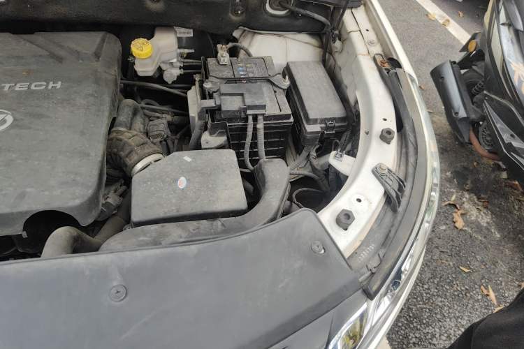 Used Baojun 560 2016 1.8L iAMT Luxury Model Engine Bay Left