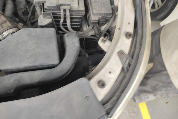 Used Baojun 560 2016 1.8L iAMT Luxury Model Engine Bay Left