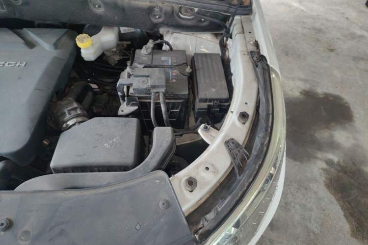 Used Baojun 560 2016 1.8L iAMT Luxury Model Engine Bay Left