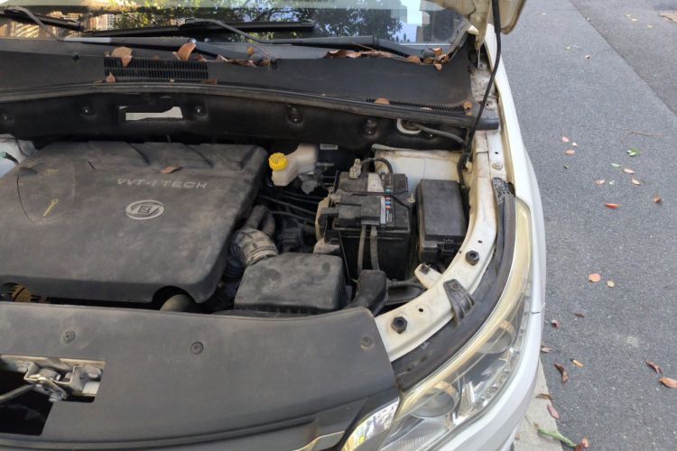 Used Baojun 560 2016 1.8L iAMT Luxury Model Engine Bay Left