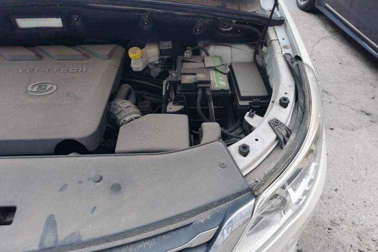Used Baojun 560 2016 1.8L iAMT Luxury Model Engine Bay Left