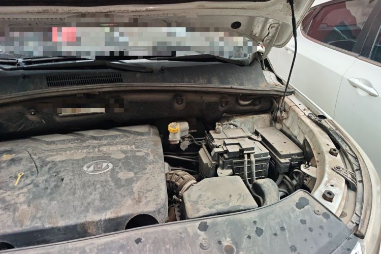 Used Baojun 560 2016 1.8L iAMT Elite Edition Engine Bay Left