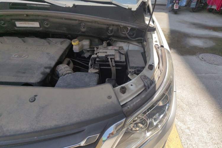 Used Baojun 560 2016 1.8L Manual Luxury Edition Engine Bay Left
