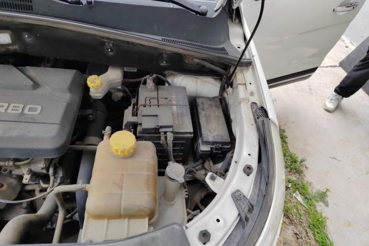 Used Baojun 560 2016 1.5T Manual Luxury Model Engine Bay Left