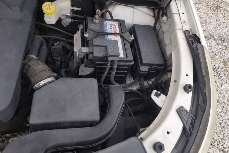 Used Baojun 560 2016 1.8L iAMT Luxury Model Engine Bay Left