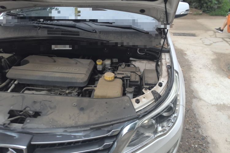 Used Baojun 560 2016 1.5T Manual Elite Edition Engine Bay Left