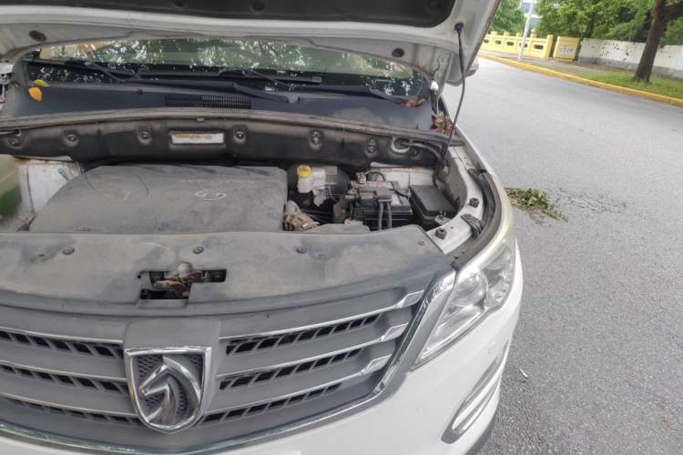 Used Baojun 560 2016 1.8L iAMT Luxury Model Engine Bay Left
