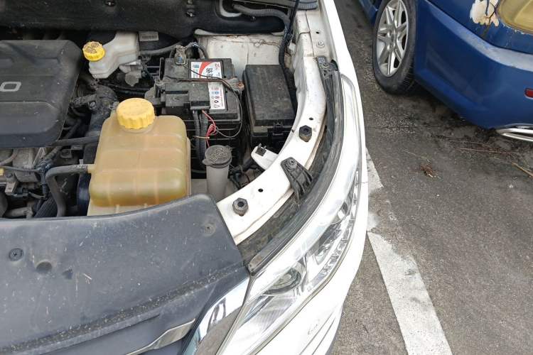 Used Baojun 560 2016 1.5T Manual Luxury Model Engine Bay Left