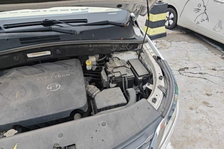 Used Baojun 560 2016 1.8L Manual Luxury Edition Engine Bay Left