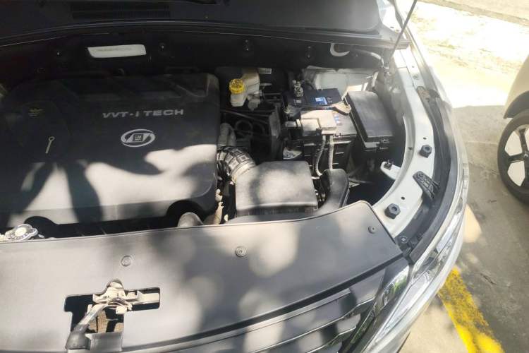Used Baojun 560 2016 1.8L iAMT Luxury Model Engine Bay Left