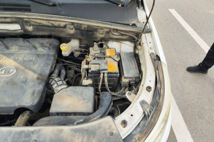 Used Baojun 560 2016 1.8L iAMT Elite Edition Engine Bay Left