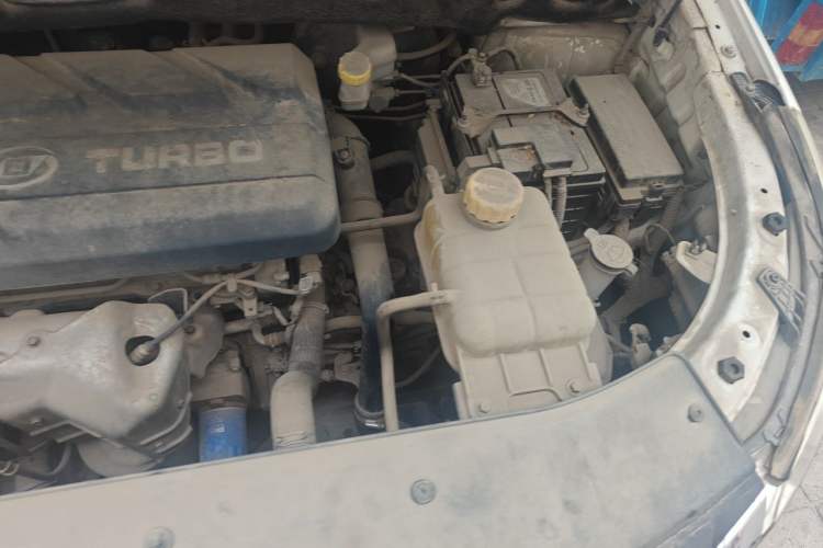 Used Baojun 560 2016 1.5T Manual Luxury Model Engine Bay Left