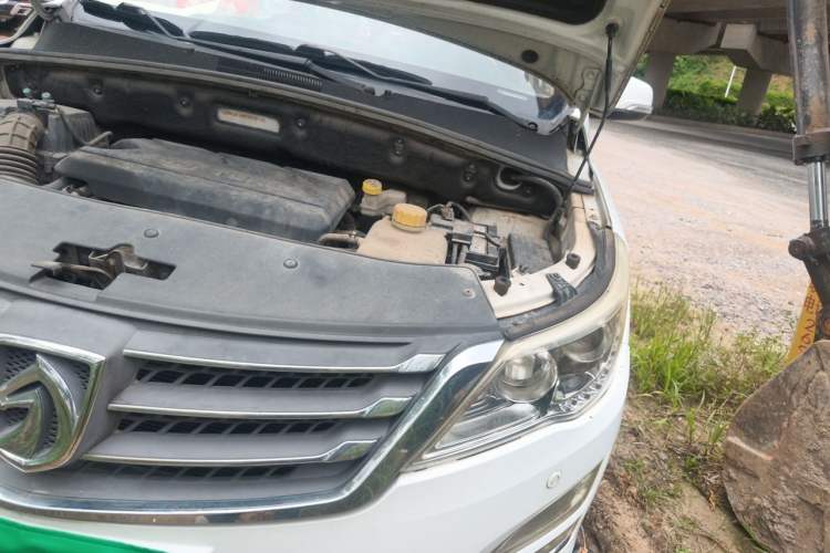 Used Baojun 560 2016 1.5T Manual Luxury Model Engine Bay Left