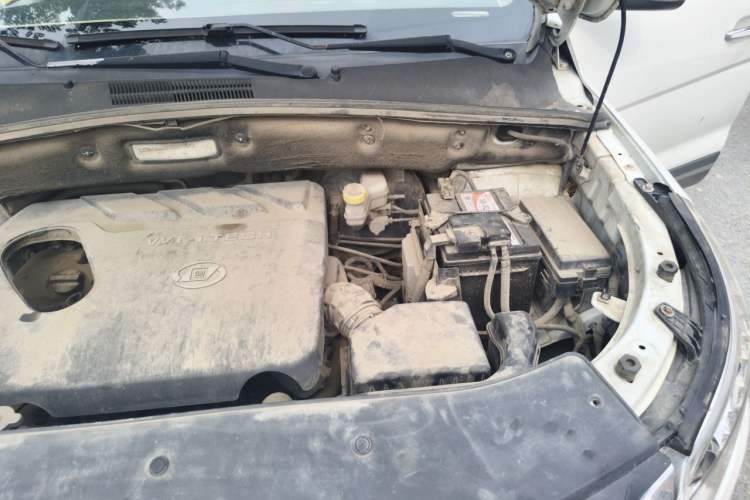 Used Baojun 560 2016 1.8L iAMT Luxury Model Engine Bay Left