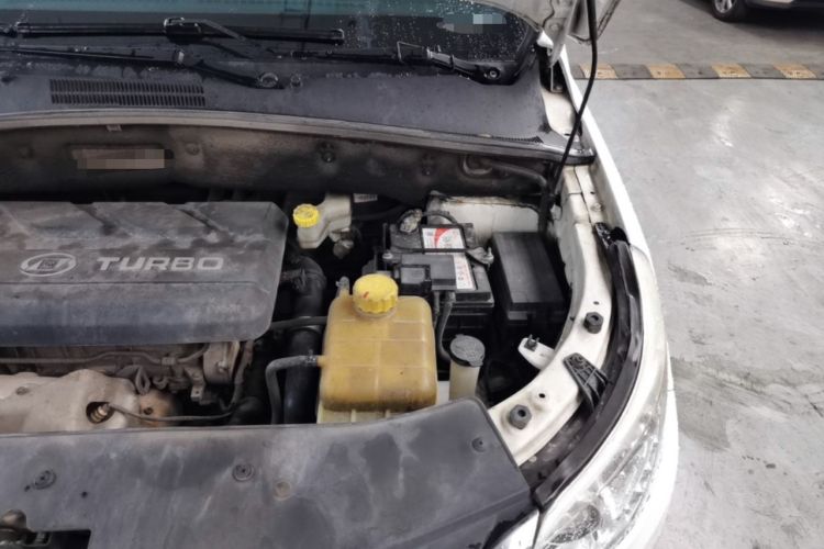 Used Baojun 560 2016 1.5T Manual Luxury Model Engine Bay Left