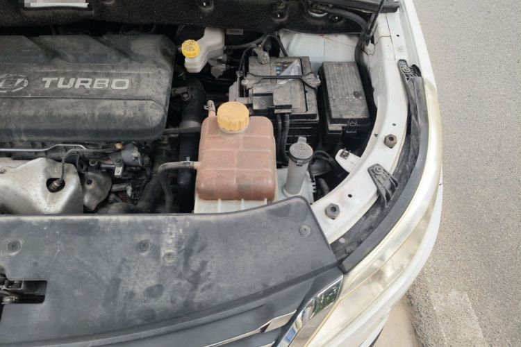 Used Baojun 560 2016 1.5T Manual Luxury Model Engine Bay Left
