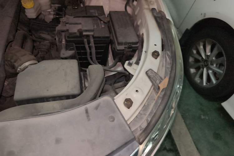 Used Baojun 560 2016 1.8L iAMT Luxury Model Engine Bay Left