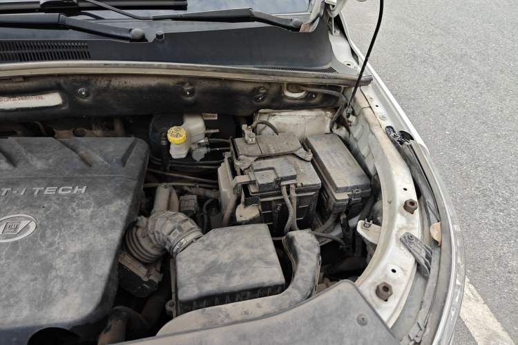 Used Baojun 560 2016 1.8L iAMT Luxury Model Engine Bay Left