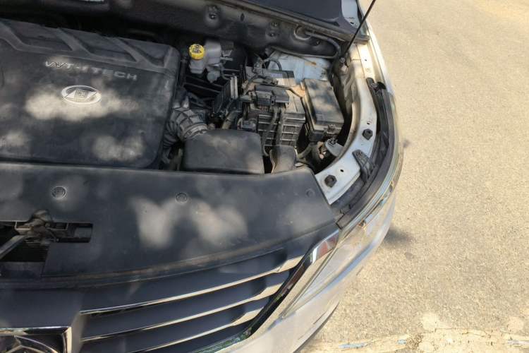 Used Baojun 560 2016 1.8L iAMT Luxury Model Engine Bay Left