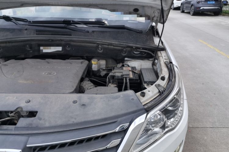 Used Baojun 560 2016 1.8L Manual Elite Edition Engine Bay Left