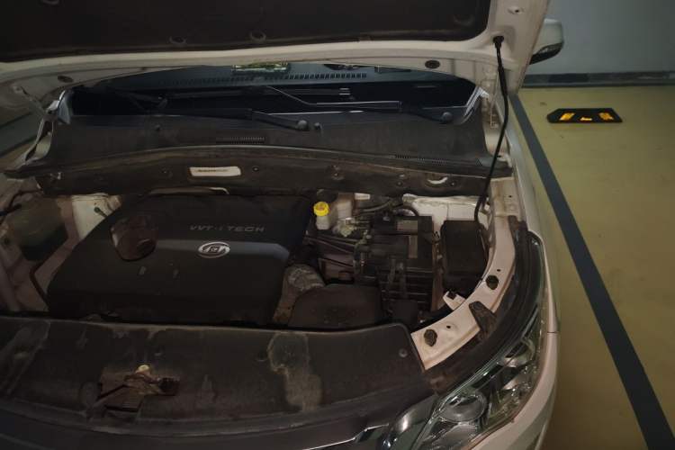 Used Baojun 560 2016 1.8L Manual Luxury Edition Engine Bay Left