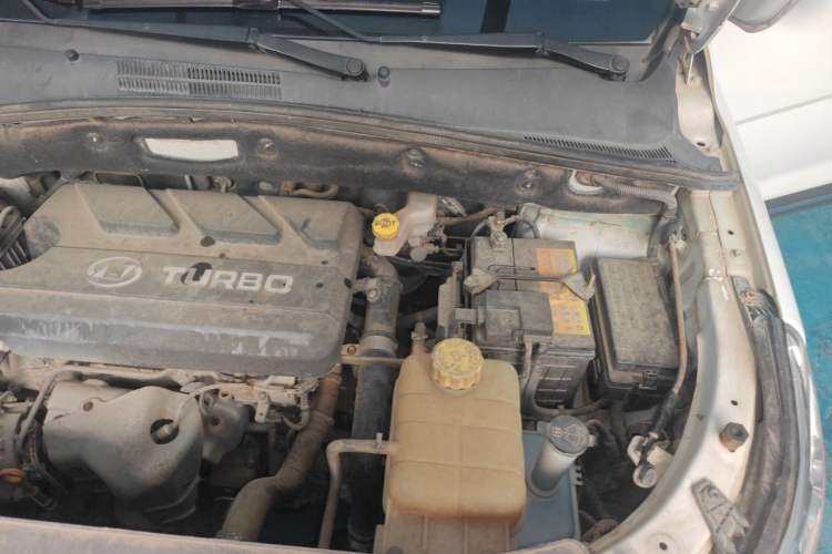 Used Baojun 560 2016 1.5T Manual Luxury Model Engine Bay Left