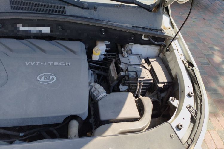 Used Baojun 560 2016 1.8L iAMT Luxury Model Engine Bay Left